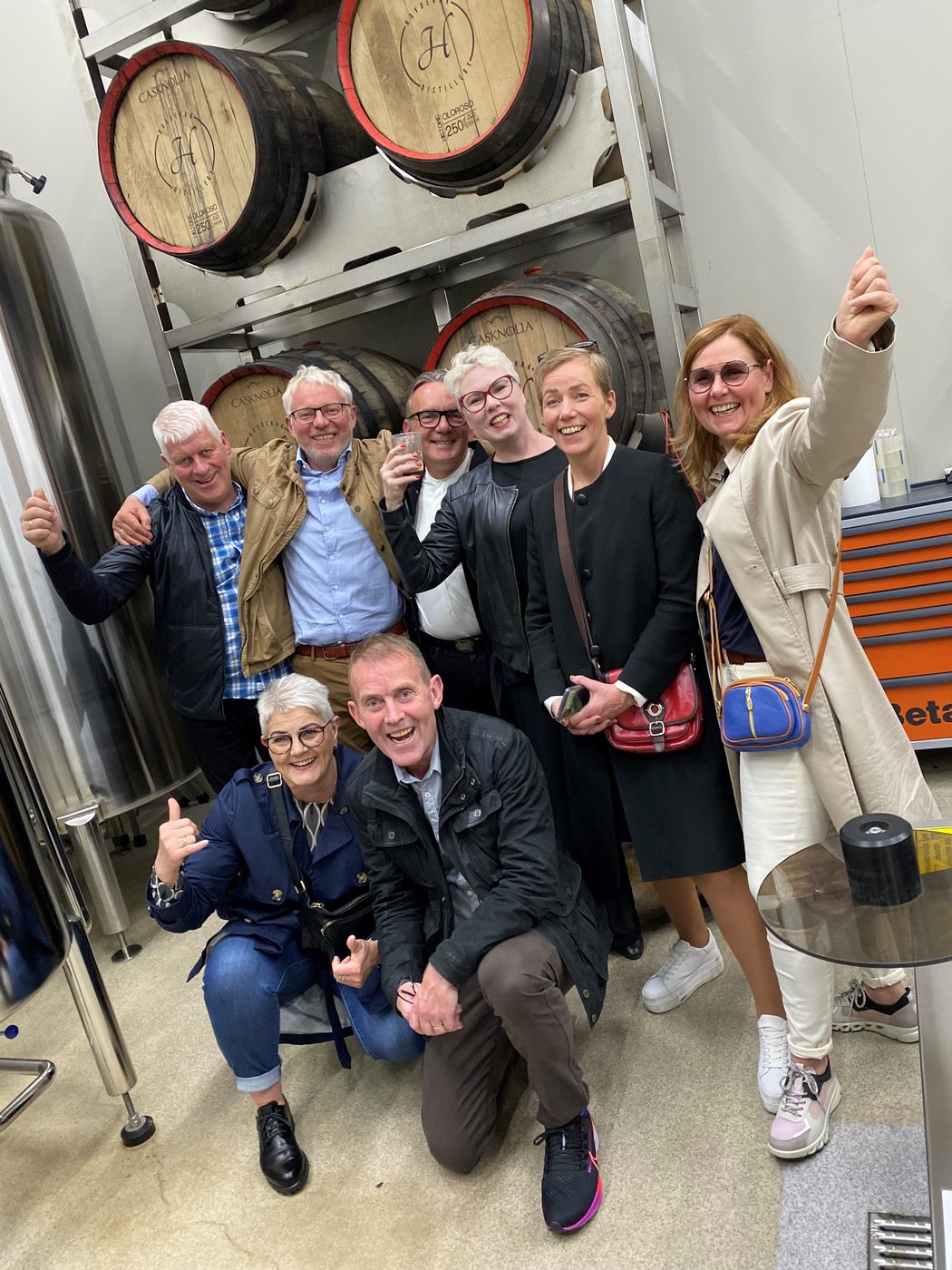 Gestir í heimsókn hjá Hovdenak Distillery