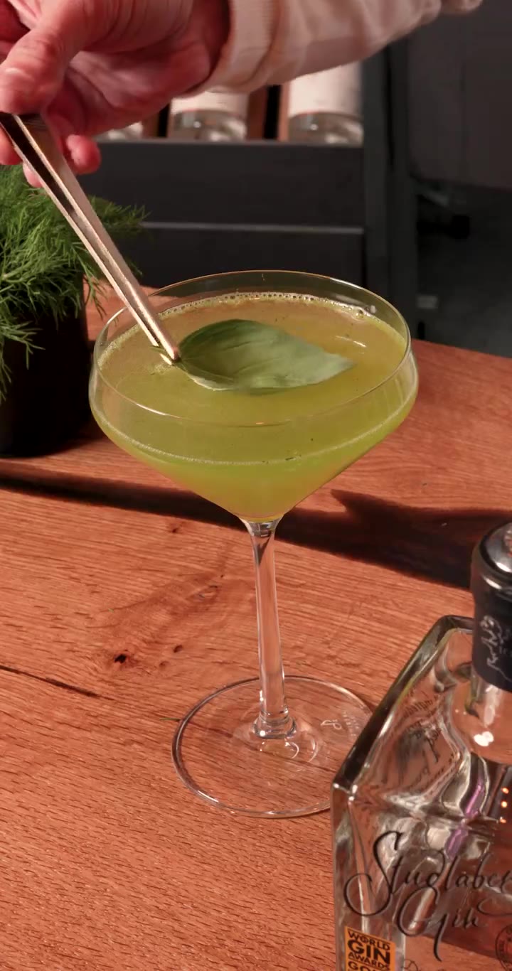 Basilíku- og dill Spritz